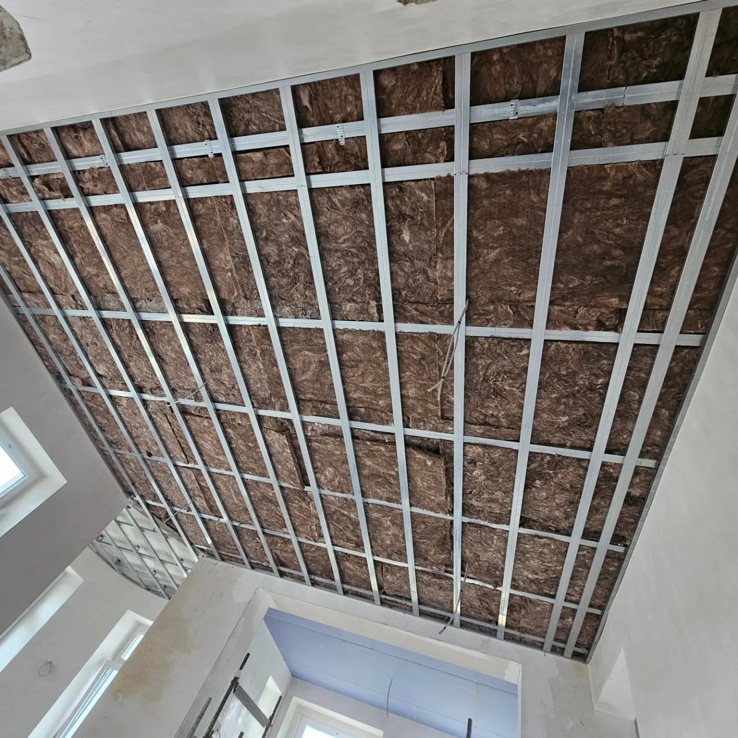 Deckenunterkonstruktion mit Mineralwolldämmung