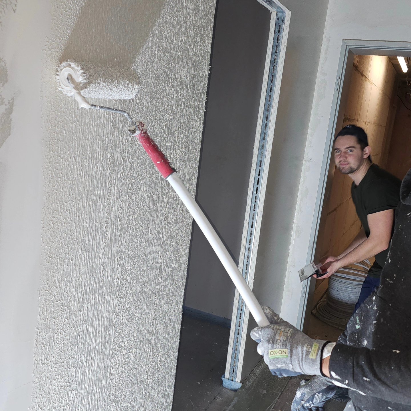 Farbanstrich einer Trockenbauwand